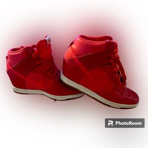 Nike Dunk Sky Hi Red & Gum Bottom Women’s Size 7 528899-603  previously owned